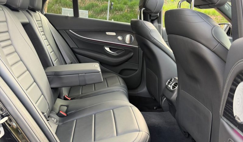 
								Mercedes-Benz E200 full									