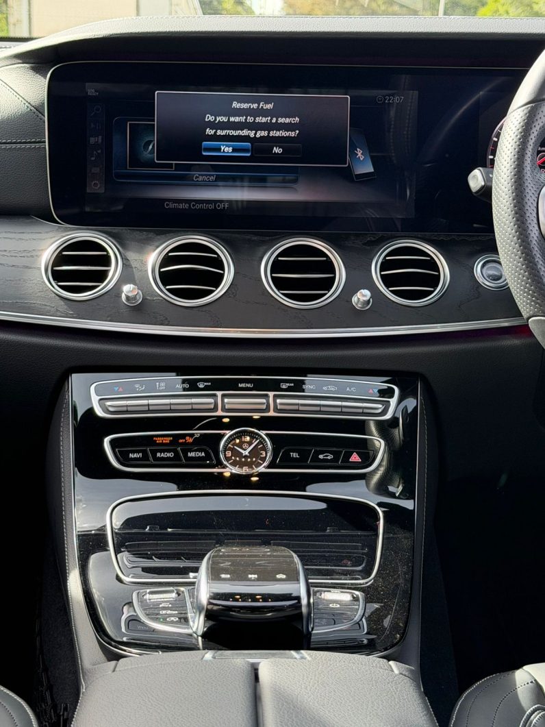 
								Mercedes-Benz E200 full									