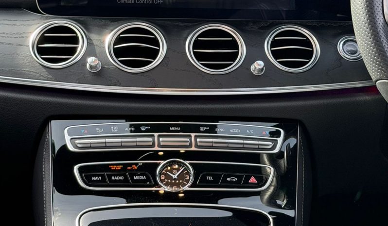 
								Mercedes-Benz E200 full									