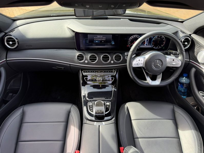 
								Mercedes-Benz E200 full									