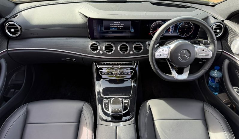 
								Mercedes-Benz E200 full									