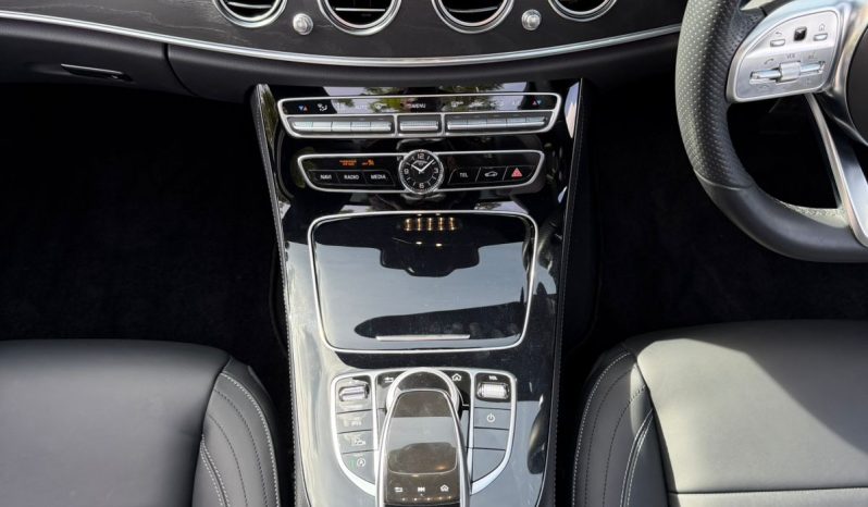 
								Mercedes-Benz E200 full									