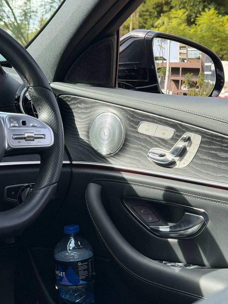 
								Mercedes-Benz E200 full									