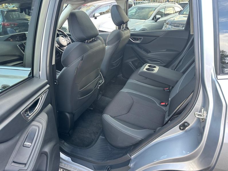 
								Subaru Forester full									