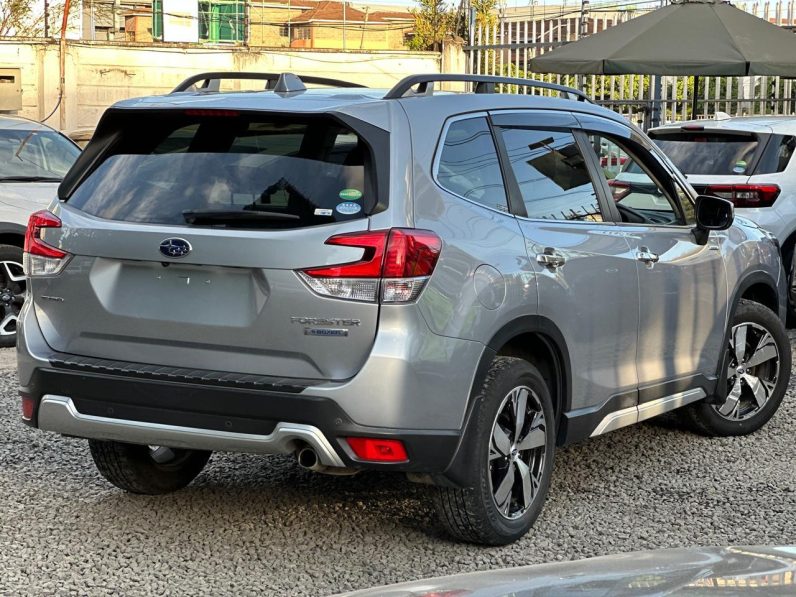 
								Subaru Forester full									