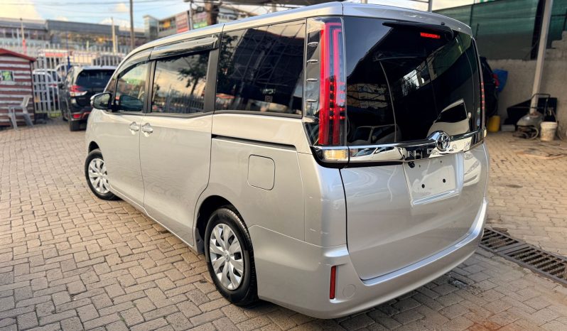 
								Toyota Noah full									