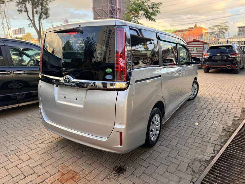 
								Toyota Noah full									