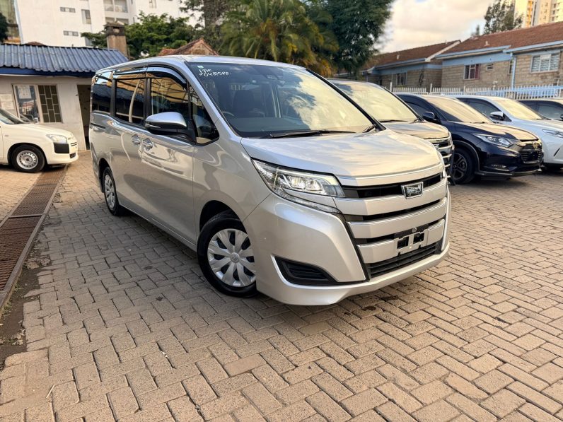 
								Toyota Noah full									