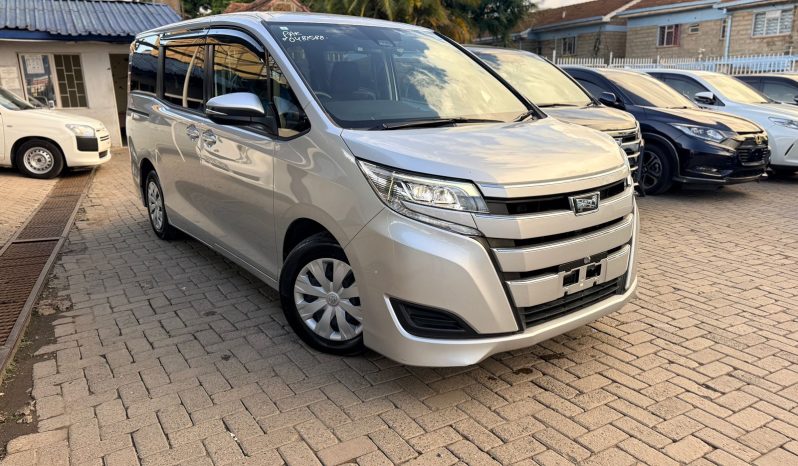 
								Toyota Noah full									