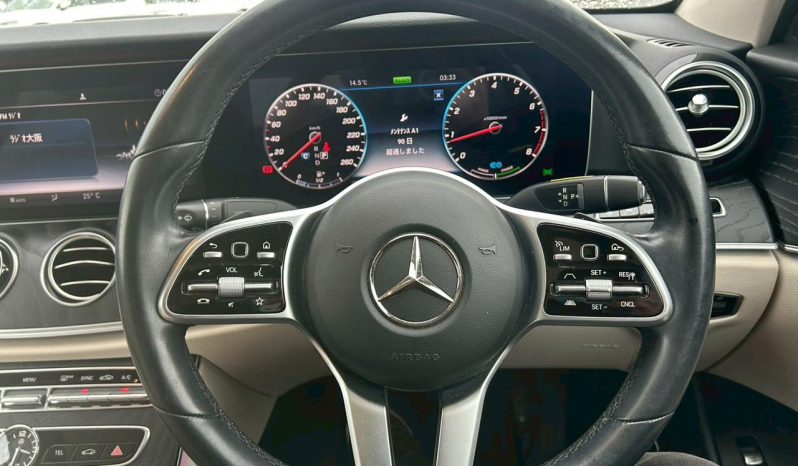 
								Mercedes Benz E200 full									