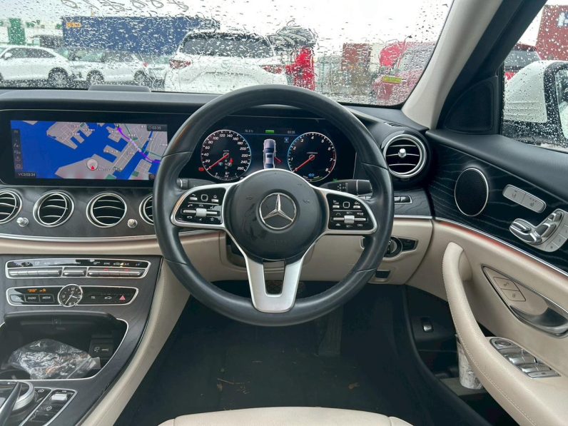 
								Mercedes Benz E200 full									