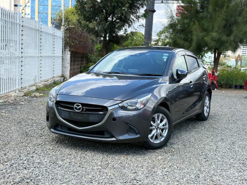 
								Mazda Demio full									