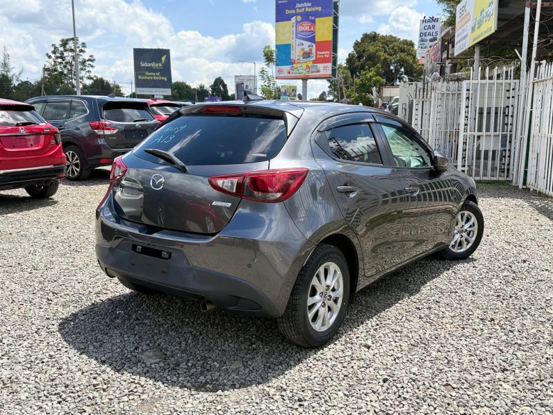 
								Mazda Demio full									