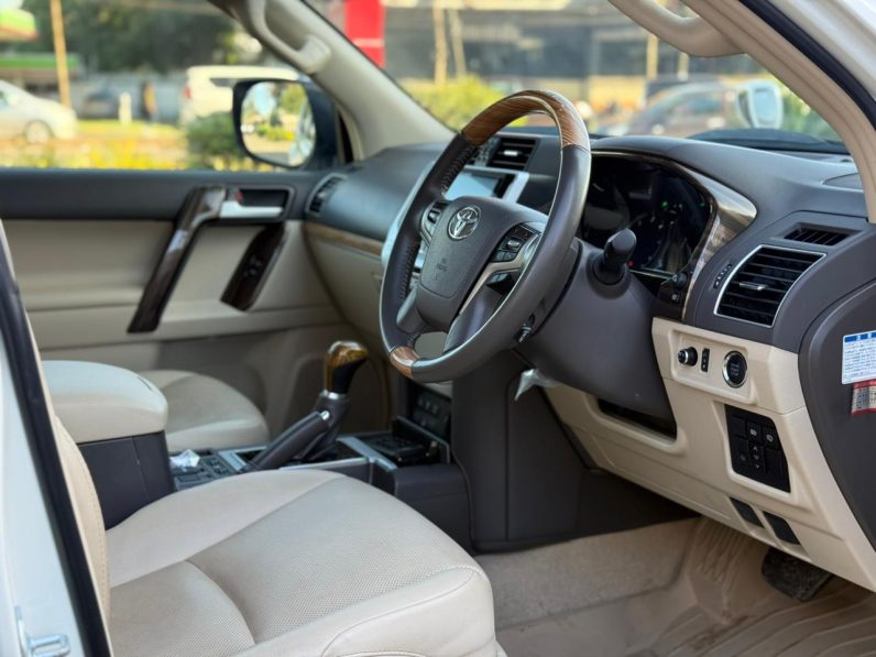 
								Toyota Land cruiser prado TX full									