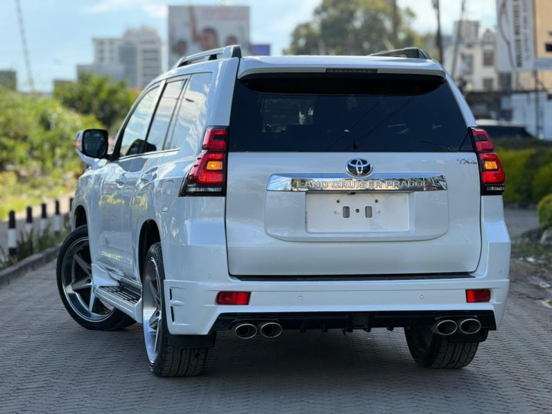 
								Toyota Land cruiser prado TX full									