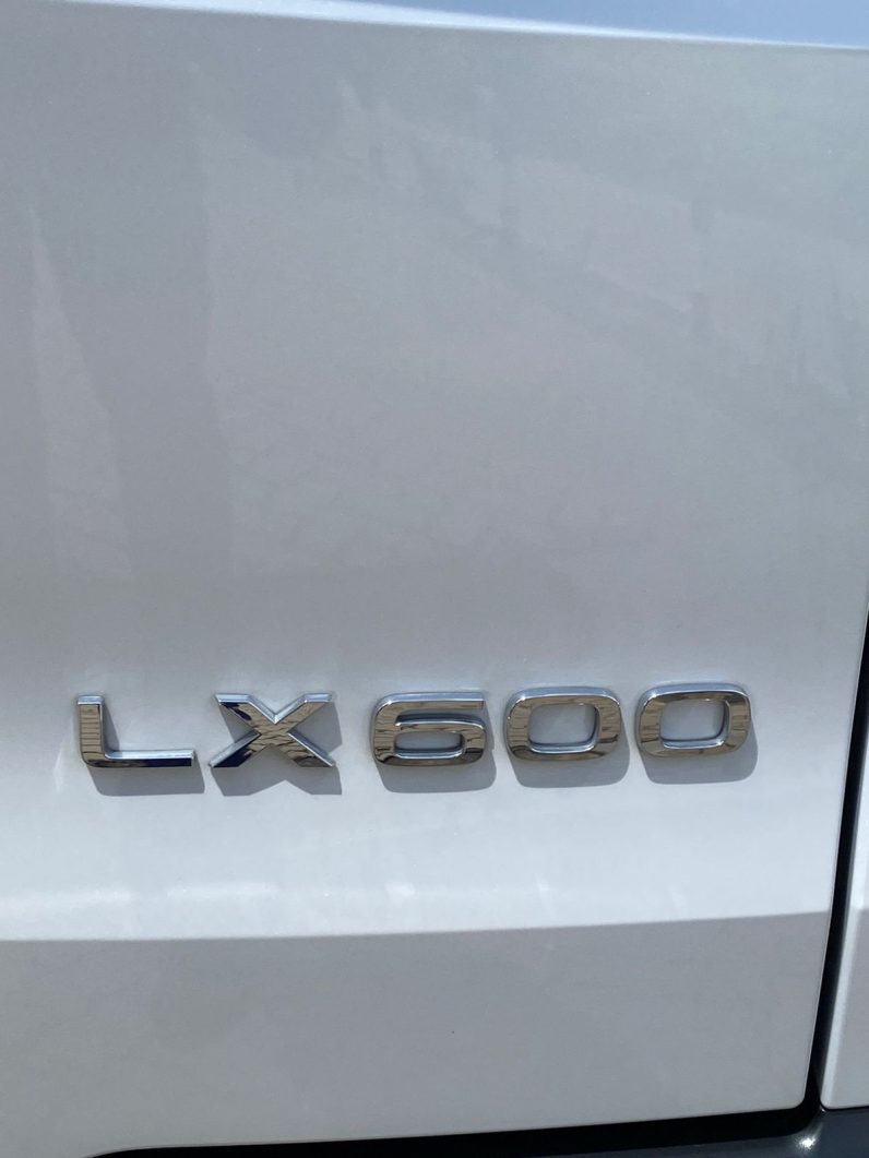 
								Lexus LX600 full									