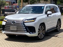 Lexus LX600