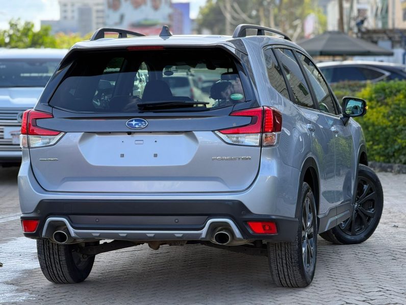 
								Subaru Forester full									