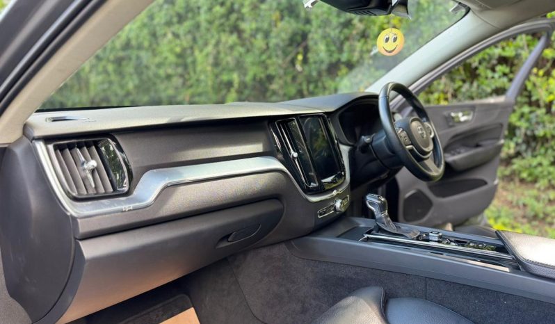 
								Volvo XC60 T5 full									