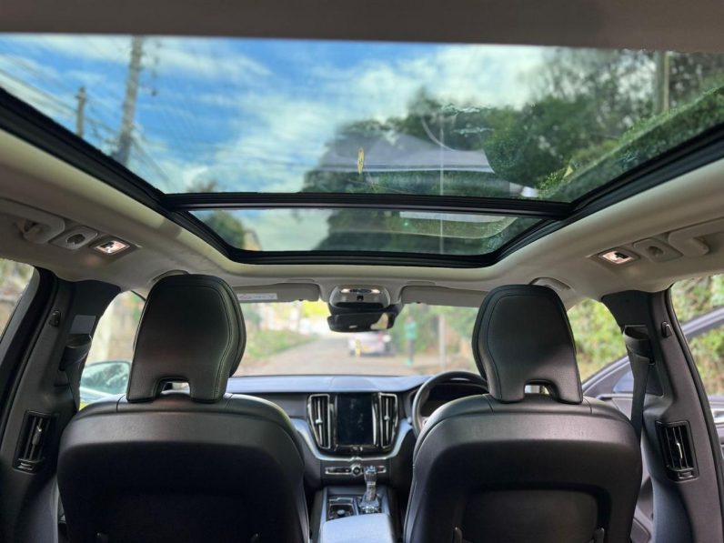 
								Volvo XC60 T5 full									