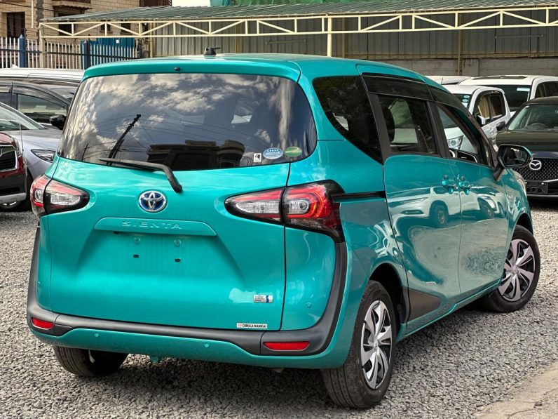 
								Toyota Sienta full									