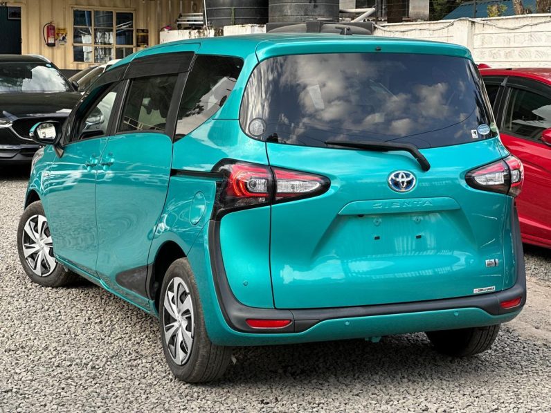 
								Toyota Sienta full									