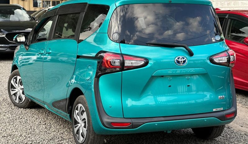 
								Toyota Sienta full									