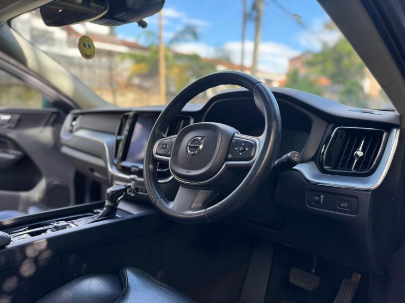 
								Volvo XC60 T5 full									