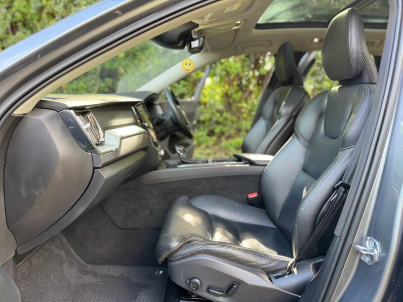 
								Volvo XC60 T5 full									