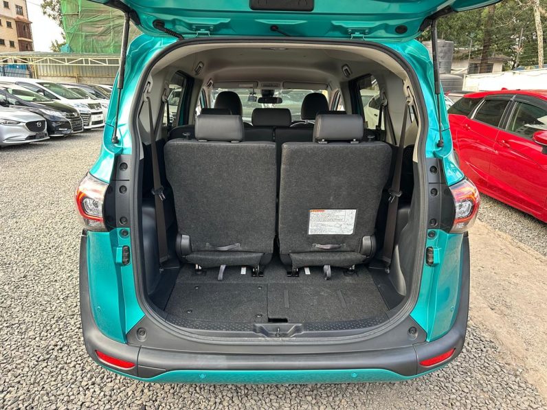 
								Toyota Sienta full									