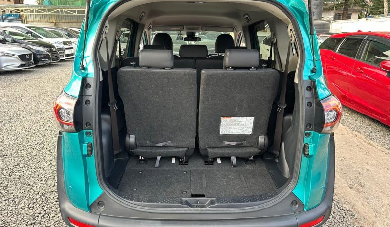 
								Toyota Sienta full									