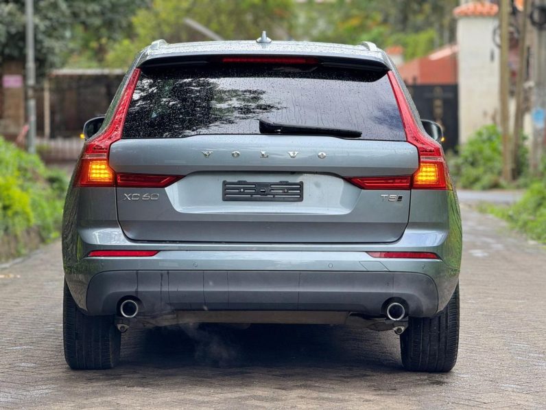 
								Volvo XC60 T5 full									