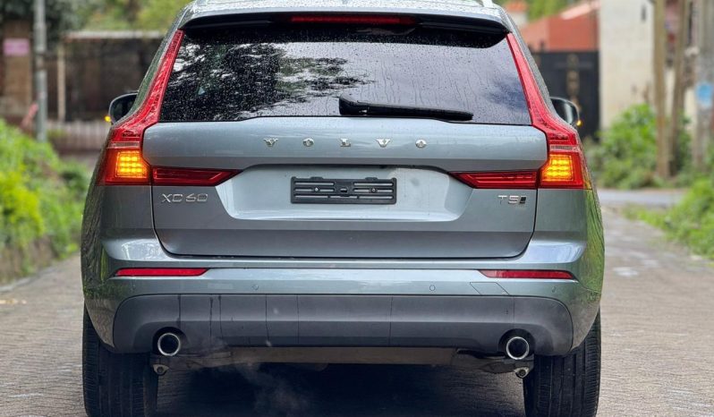 
								Volvo XC60 T5 full									