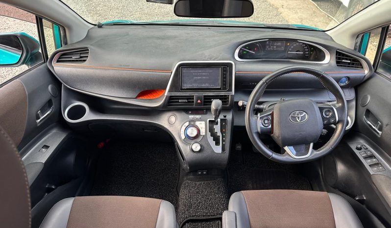 
								Toyota Sienta full									