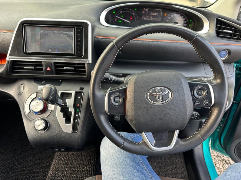 
								Toyota Sienta full									