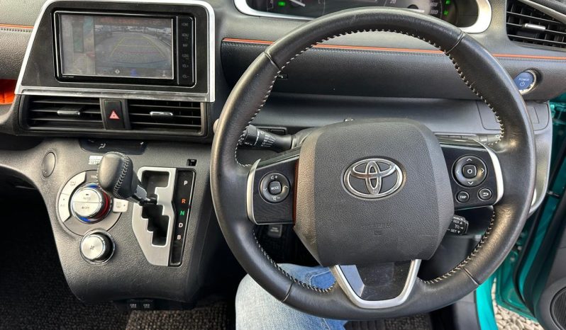 
								Toyota Sienta full									