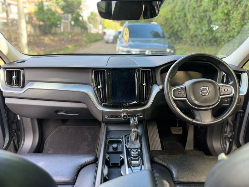 
								Volvo XC60 T5 full									