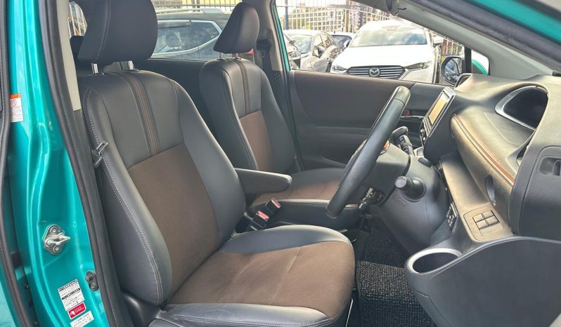 
								Toyota Sienta full									