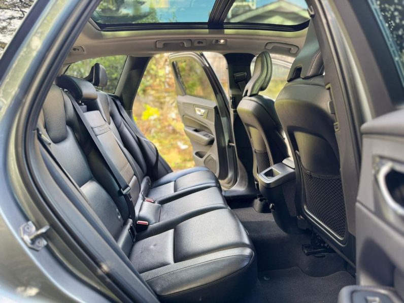 
								Volvo XC60 T5 full									