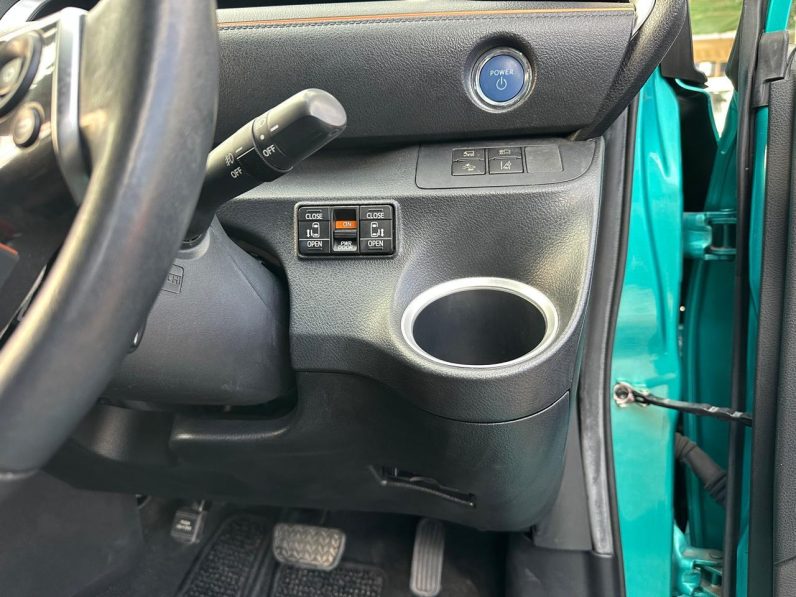 
								Toyota Sienta full									