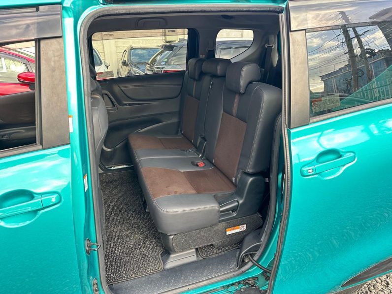 
								Toyota Sienta full									