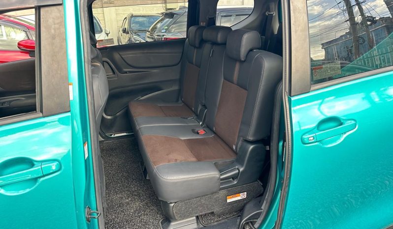 
								Toyota Sienta full									