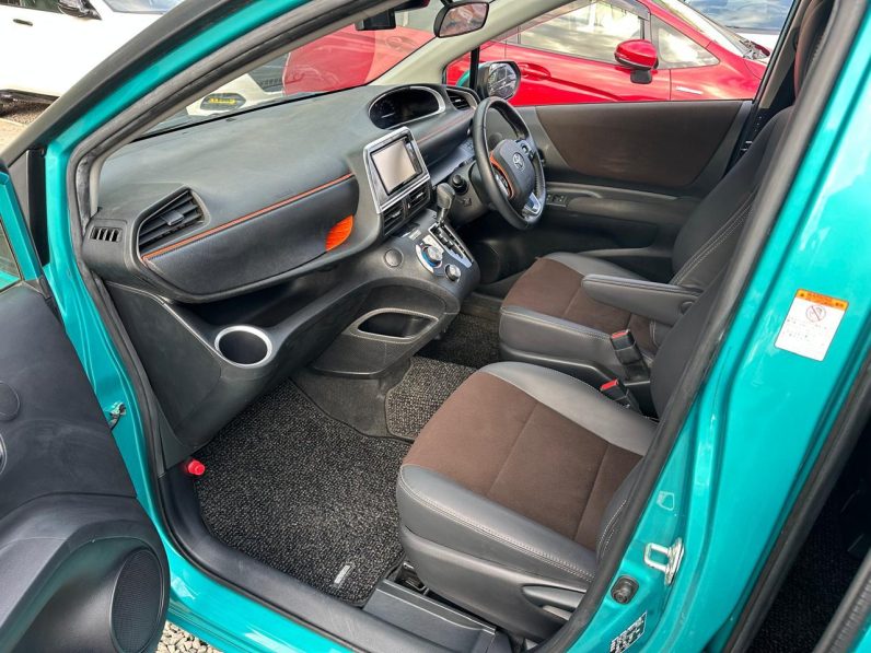 
								Toyota Sienta full									