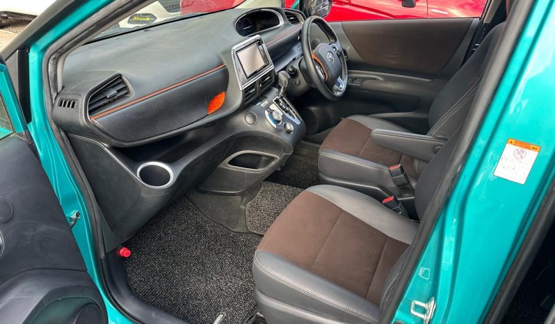
								Toyota Sienta full									