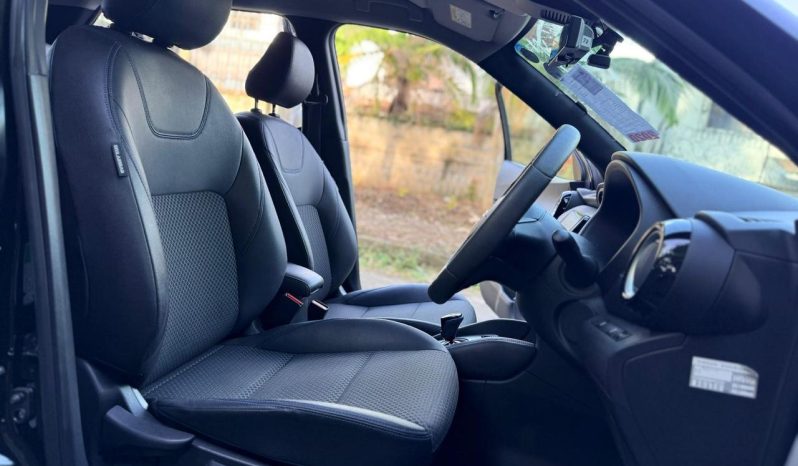 
								Nissan Kicks full									