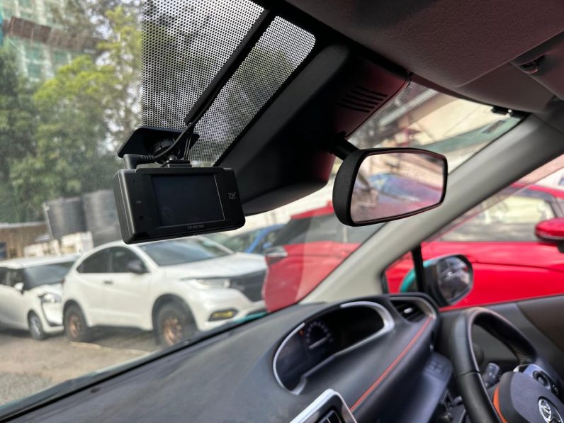 
								Toyota Sienta full									