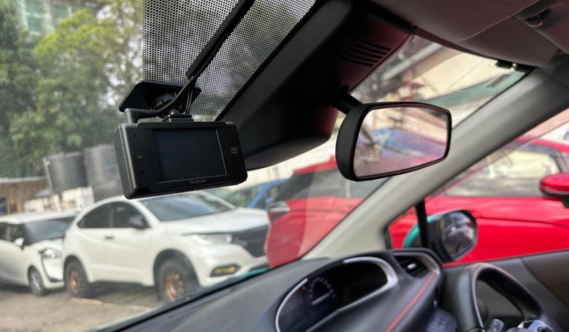 
								Toyota Sienta full									