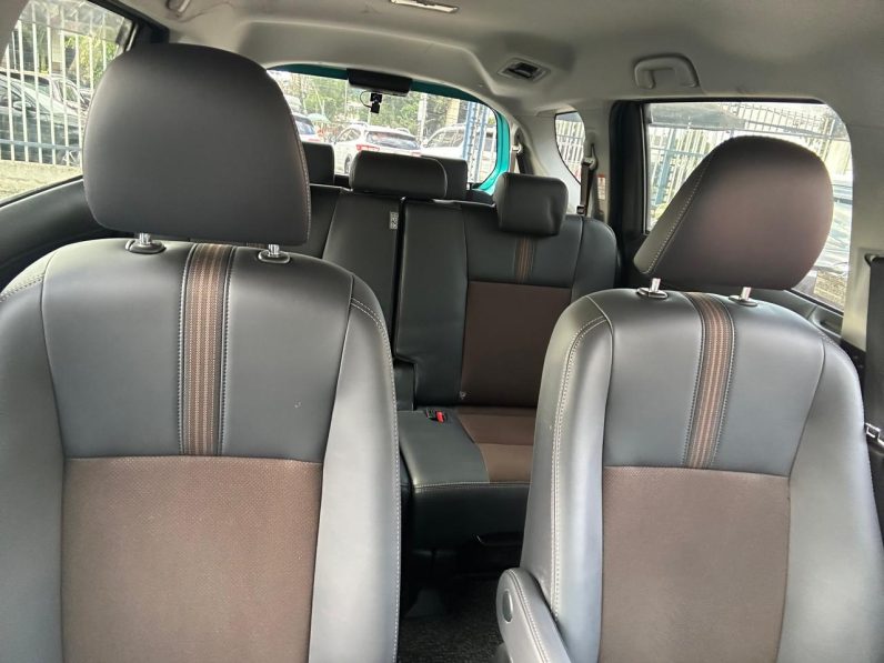 
								Toyota Sienta full									