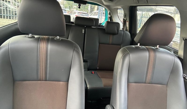 
								Toyota Sienta full									