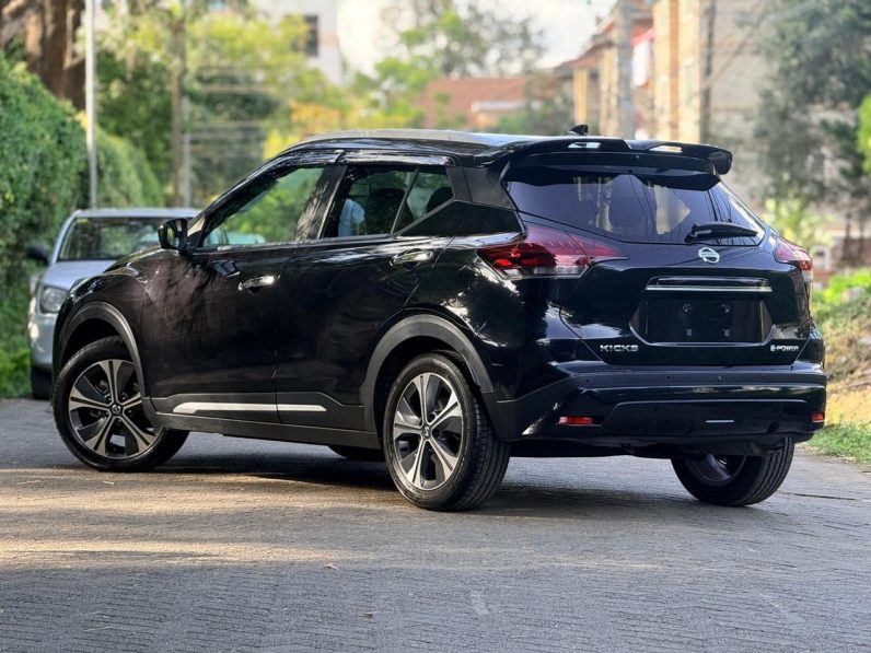 
								Nissan Kicks full									
